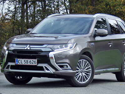 thuê xe Mitsubishi Outlander tự lái